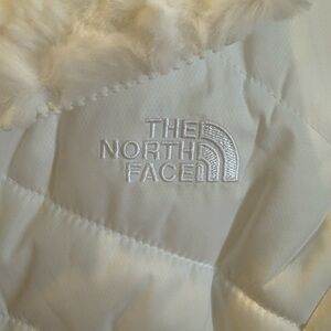 The North Face, NWT, Women’s Reversible True White Vest, Size Medium